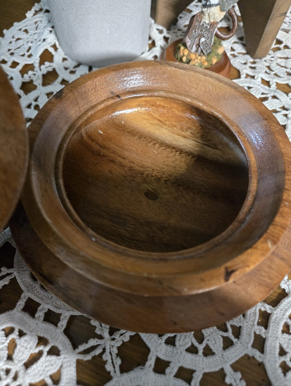 Hawaiian Carved Wooden Lidded Bowl - Picture 4 of 5